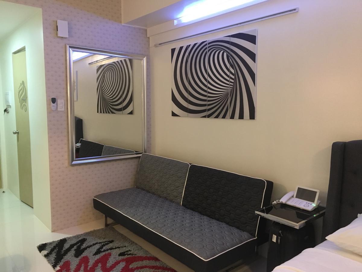 Breezy Wind 19TwentySix Appartement Tagaytay City Buitenkant foto